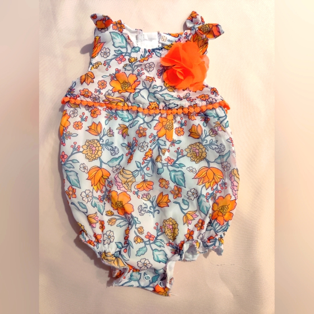 Daisy Fuentes 6-9m cute bodysuit